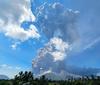 印尼一火山喷发　火山灰柱高约10公里